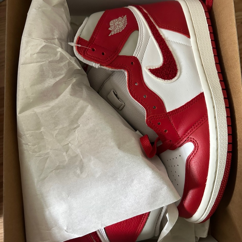 Nike Air Jordan 1 Retro High OG Varsity Red